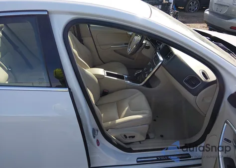 2015 Volvo S60 T5 Premier z USA, uszkodzony, nr VIN YV126MFK4F1344435